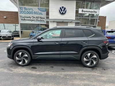 2025 Volkswagen Taos SE 4MOTION