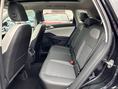 2025 Volkswagen Taos SE 4MOTION