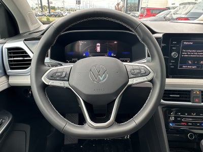 2025 Volkswagen Taos SE 4MOTION