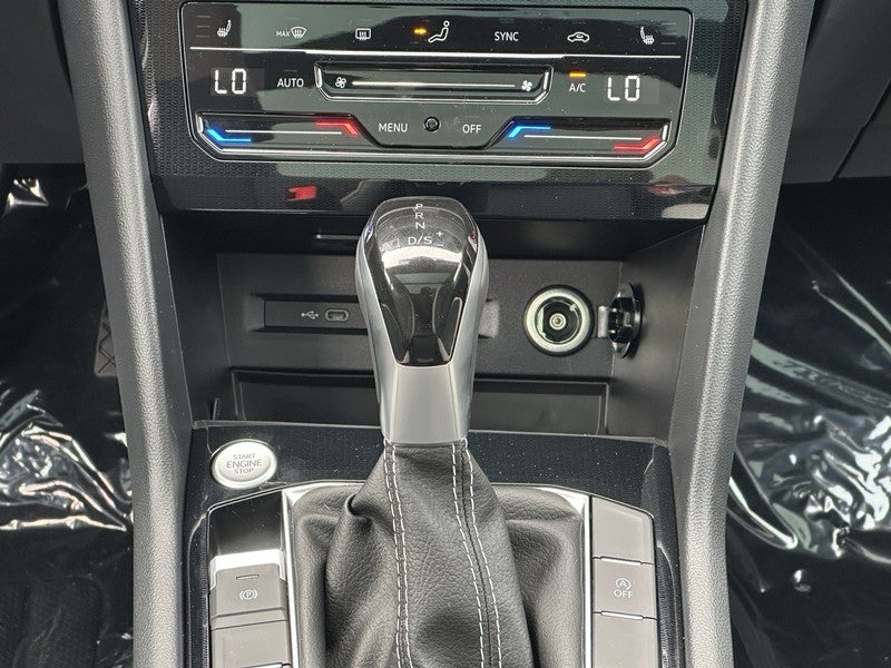 2025 Volkswagen Taos SE 4MOTION