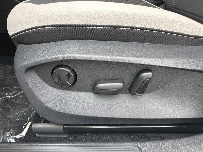 2025 Volkswagen Taos SE 4MOTION