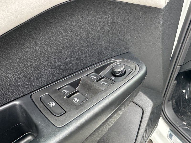 2025 Volkswagen Taos SE 4MOTION