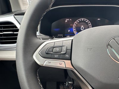 2025 Volkswagen Taos SE 4MOTION