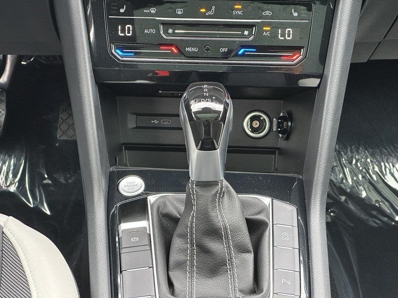 2025 Volkswagen Taos SE 4MOTION