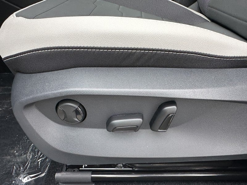 2025 Volkswagen Taos SE 4MOTION