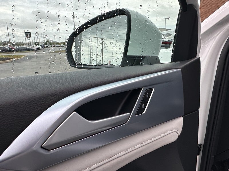 2025 Volkswagen Taos SE 4MOTION