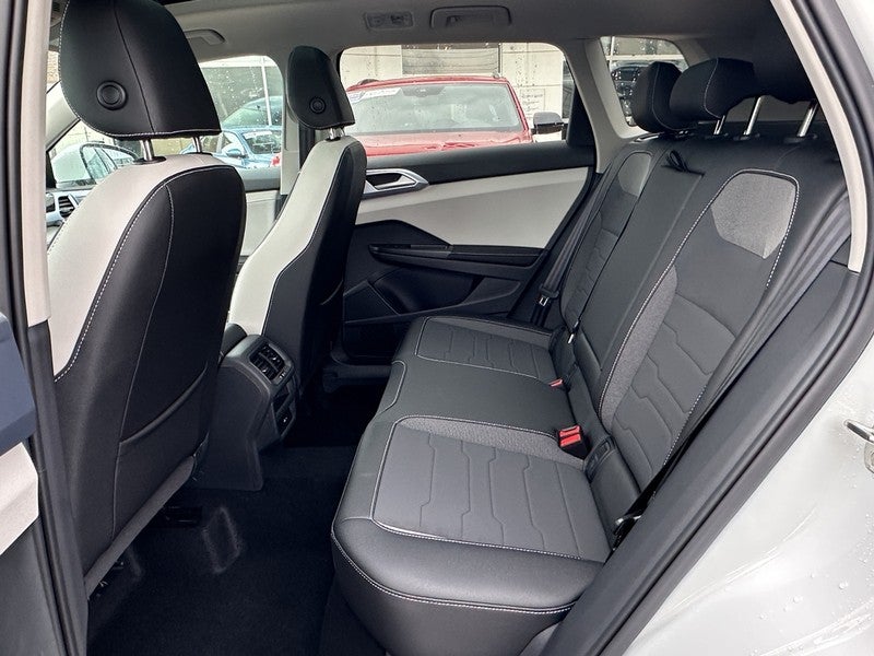 2025 Volkswagen Taos SE 4MOTION