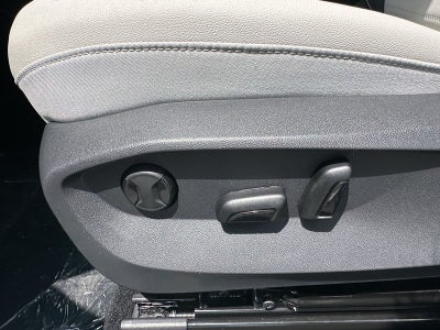 2025 Volkswagen Taos SE 4MOTION