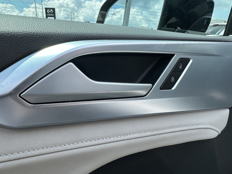 2025 Volkswagen Taos SE 4MOTION