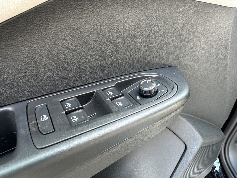 2025 Volkswagen Taos SE 4MOTION