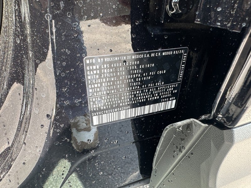 2025 Volkswagen Taos SE 4MOTION