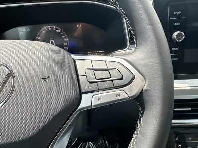 2025 Volkswagen Taos SE 4MOTION