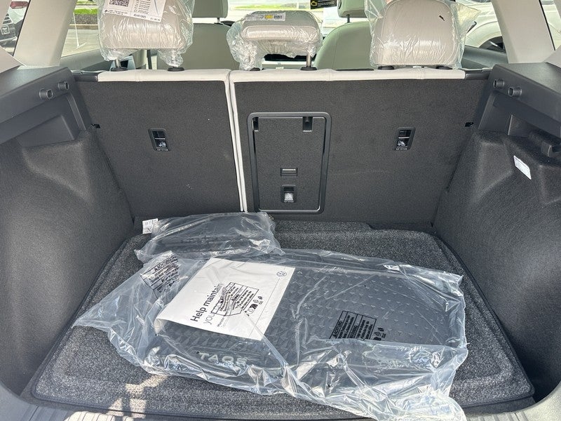 2025 Volkswagen Taos SE 4MOTION