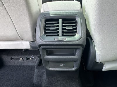 2025 Volkswagen Taos SE 4MOTION