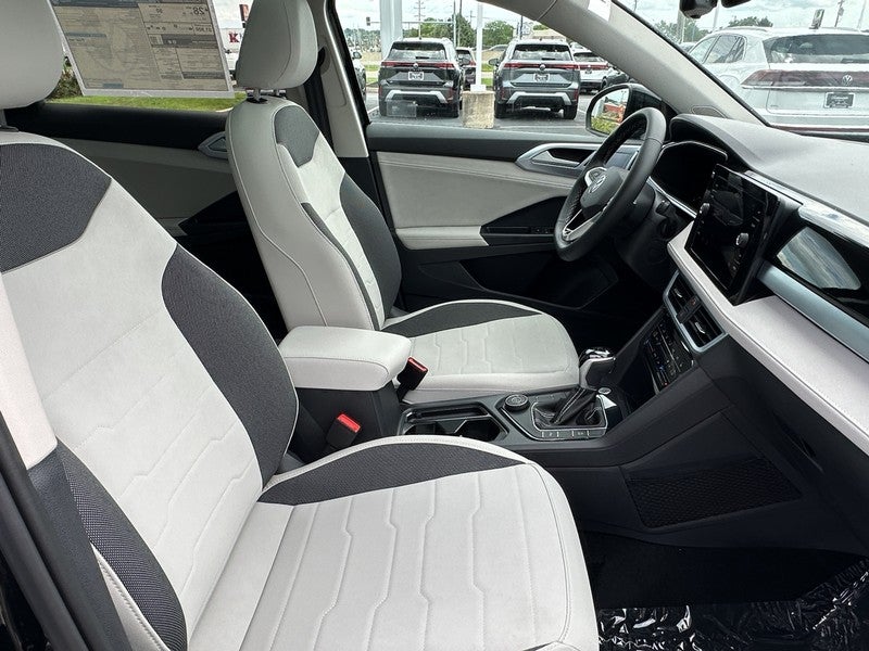 2025 Volkswagen Taos SE 4MOTION