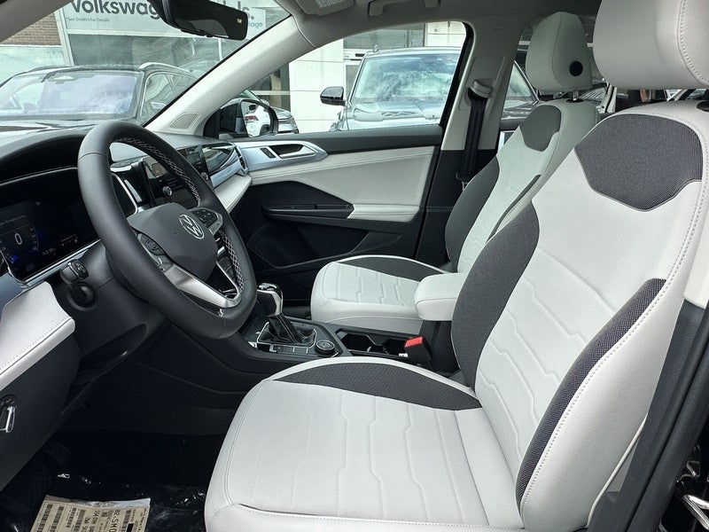 2025 Volkswagen Taos SE 4MOTION