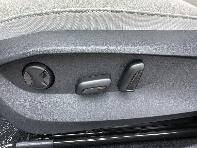 2025 Volkswagen Taos SE 4MOTION