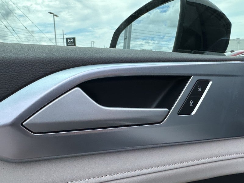 2025 Volkswagen Taos SE 4MOTION