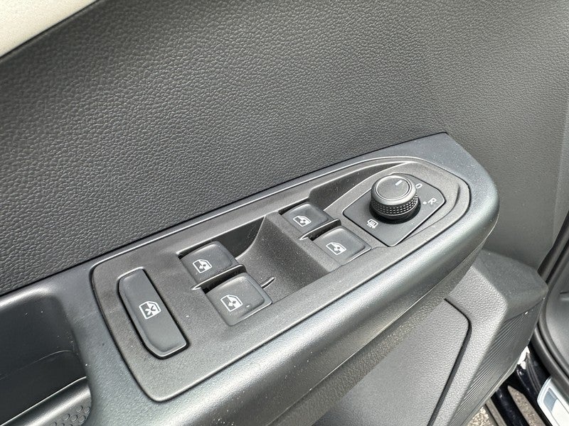 2025 Volkswagen Taos SE 4MOTION