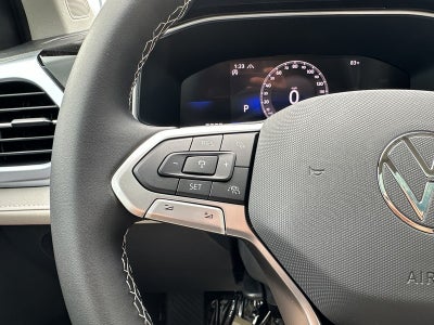 2025 Volkswagen Taos SE 4MOTION