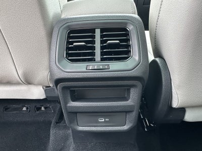 2025 Volkswagen Taos SE 4MOTION