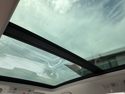 2025 Volkswagen Taos SE 4MOTION