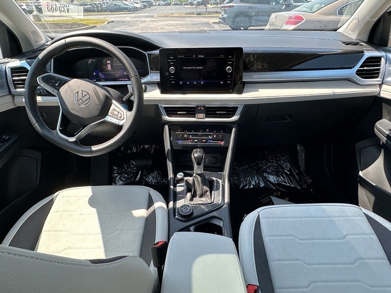 2025 Volkswagen Taos SE 4MOTION