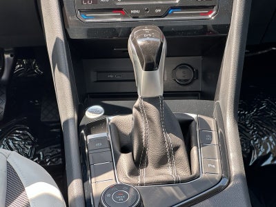 2025 Volkswagen Taos SE 4MOTION