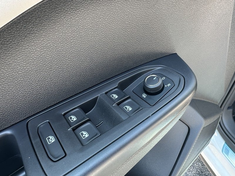 2025 Volkswagen Taos SE 4MOTION