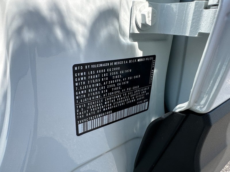 2025 Volkswagen Taos SE 4MOTION