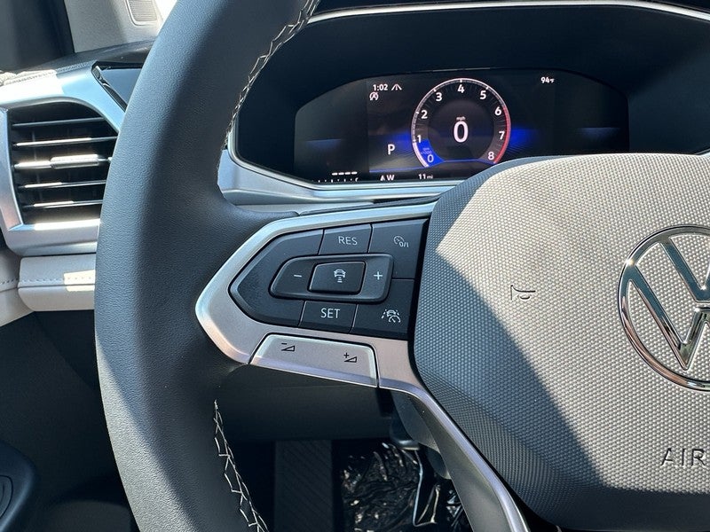 2025 Volkswagen Taos SE 4MOTION