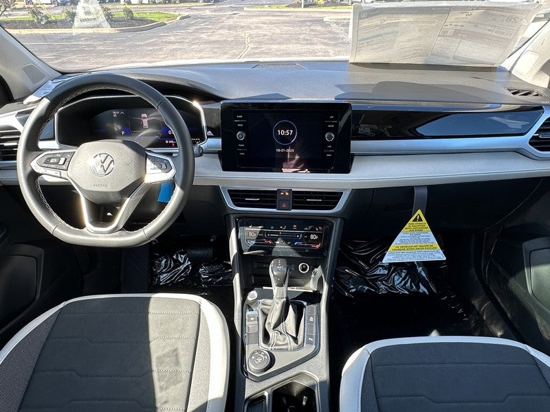 2025 Volkswagen Taos SE 4MOTION