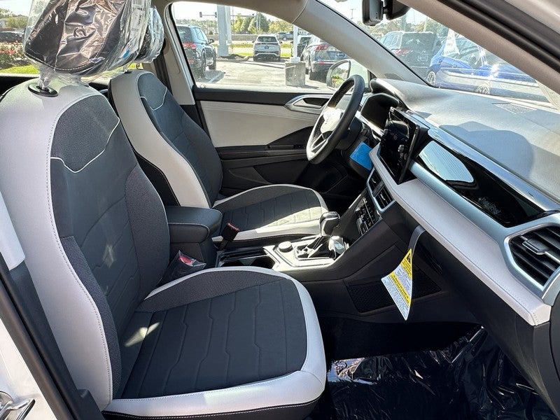 2025 Volkswagen Taos SE 4MOTION