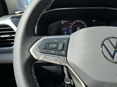 2025 Volkswagen Taos SE 4MOTION