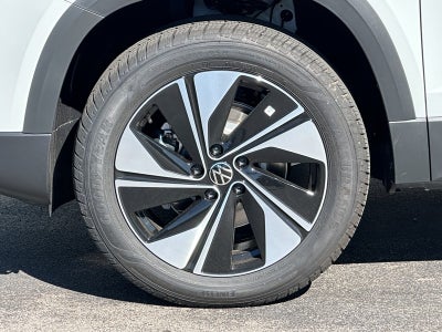 2025 Volkswagen Taos SE 4MOTION