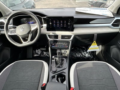 2025 Volkswagen Taos SE 4MOTION
