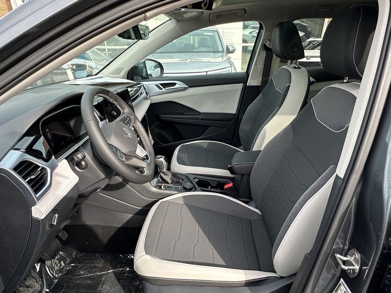2025 Volkswagen Taos SE 4MOTION