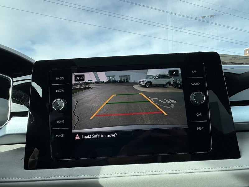 2025 Volkswagen Taos SE 4MOTION