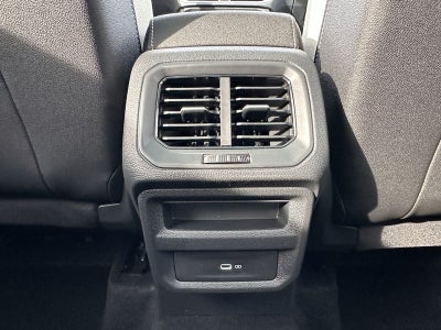 2025 Volkswagen Taos SE 4MOTION