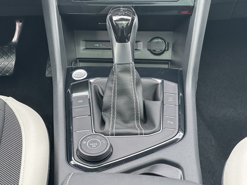 2025 Volkswagen Taos SE 4MOTION