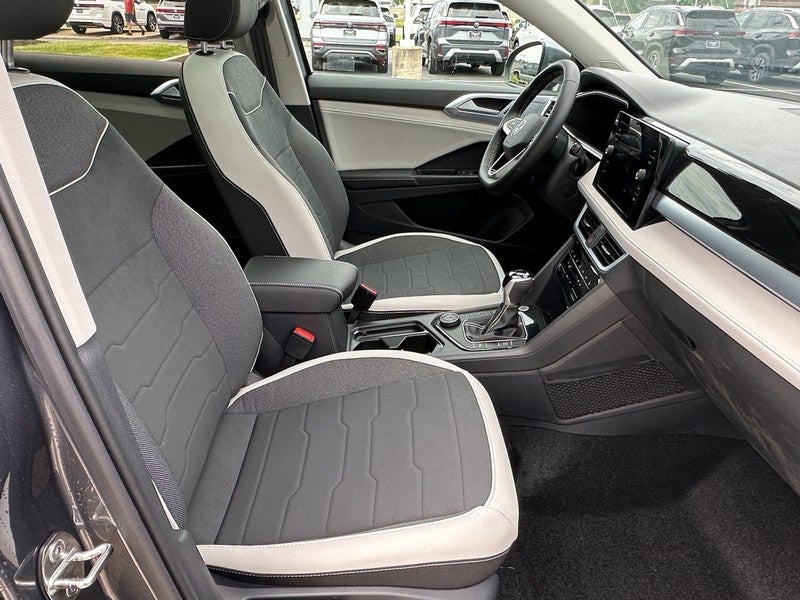 2025 Volkswagen Taos SE 4MOTION