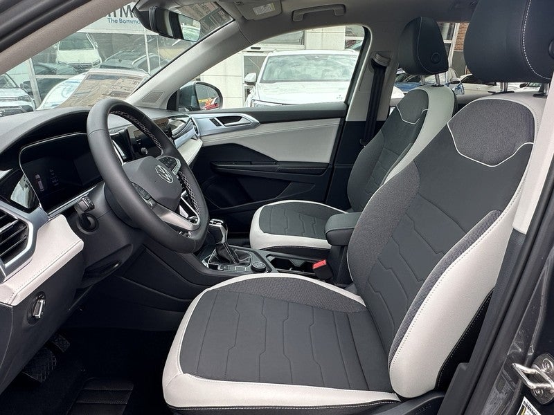 2025 Volkswagen Taos SE 4MOTION