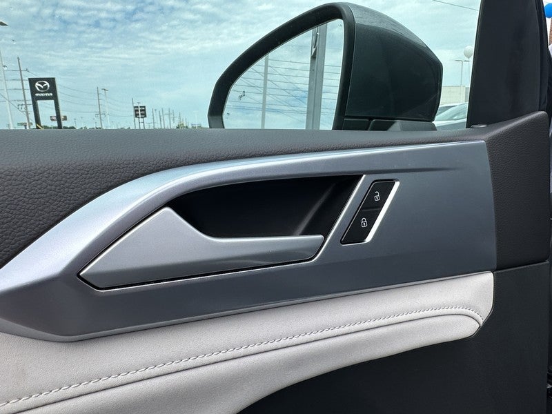 2025 Volkswagen Taos SE 4MOTION