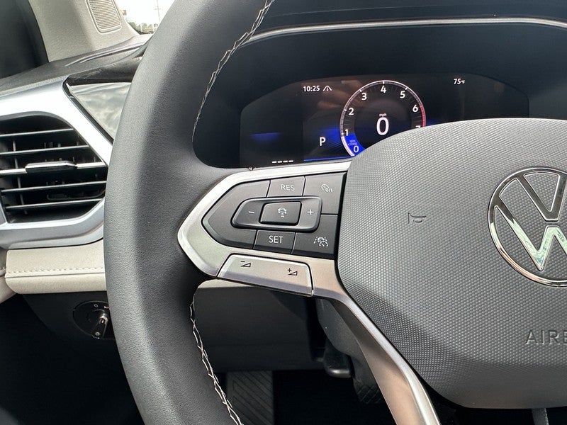 2025 Volkswagen Taos SE 4MOTION