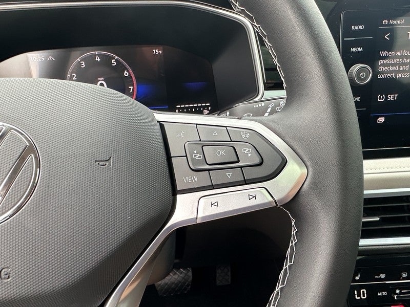 2025 Volkswagen Taos SE 4MOTION