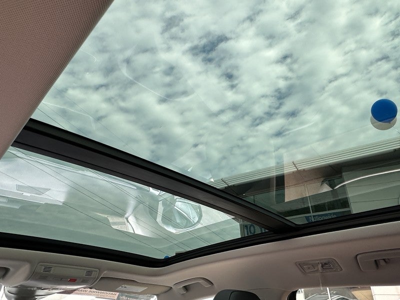 2025 Volkswagen Taos SE 4MOTION