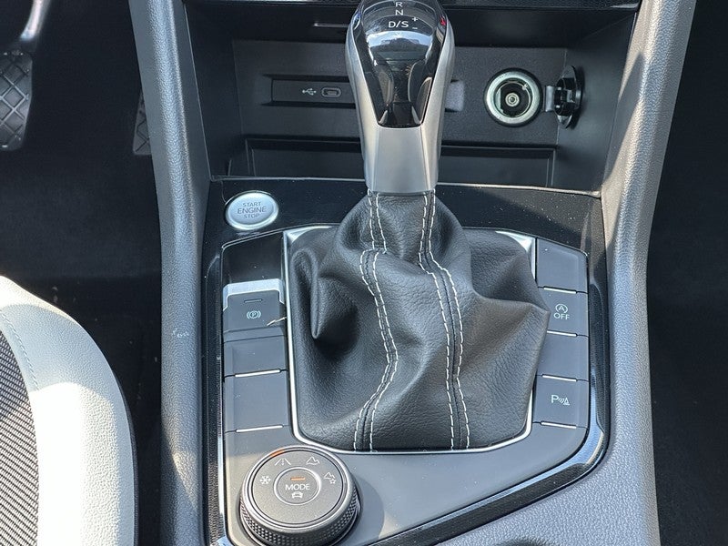 2025 Volkswagen Taos SE 4MOTION