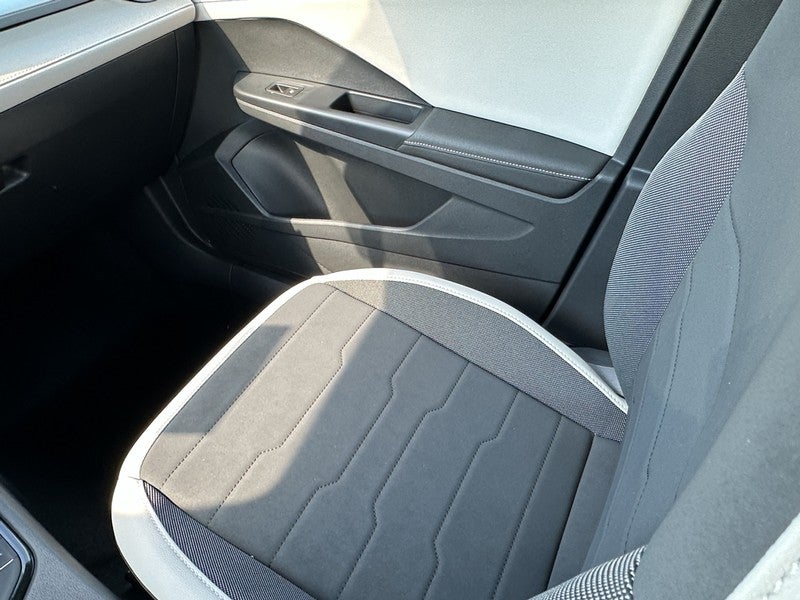 2025 Volkswagen Taos SE 4MOTION