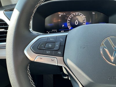 2025 Volkswagen Taos SE 4MOTION