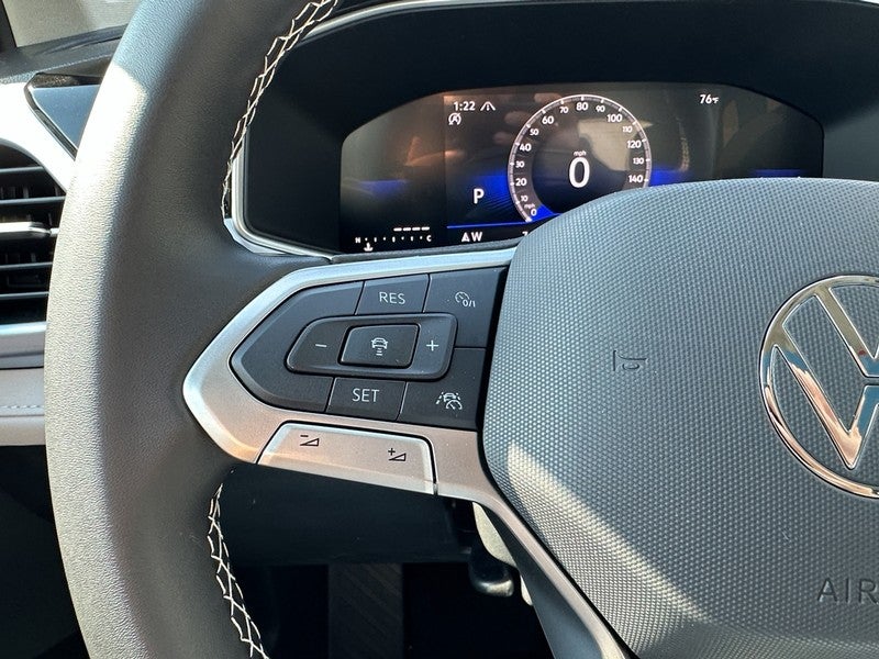 2025 Volkswagen Taos SE 4MOTION